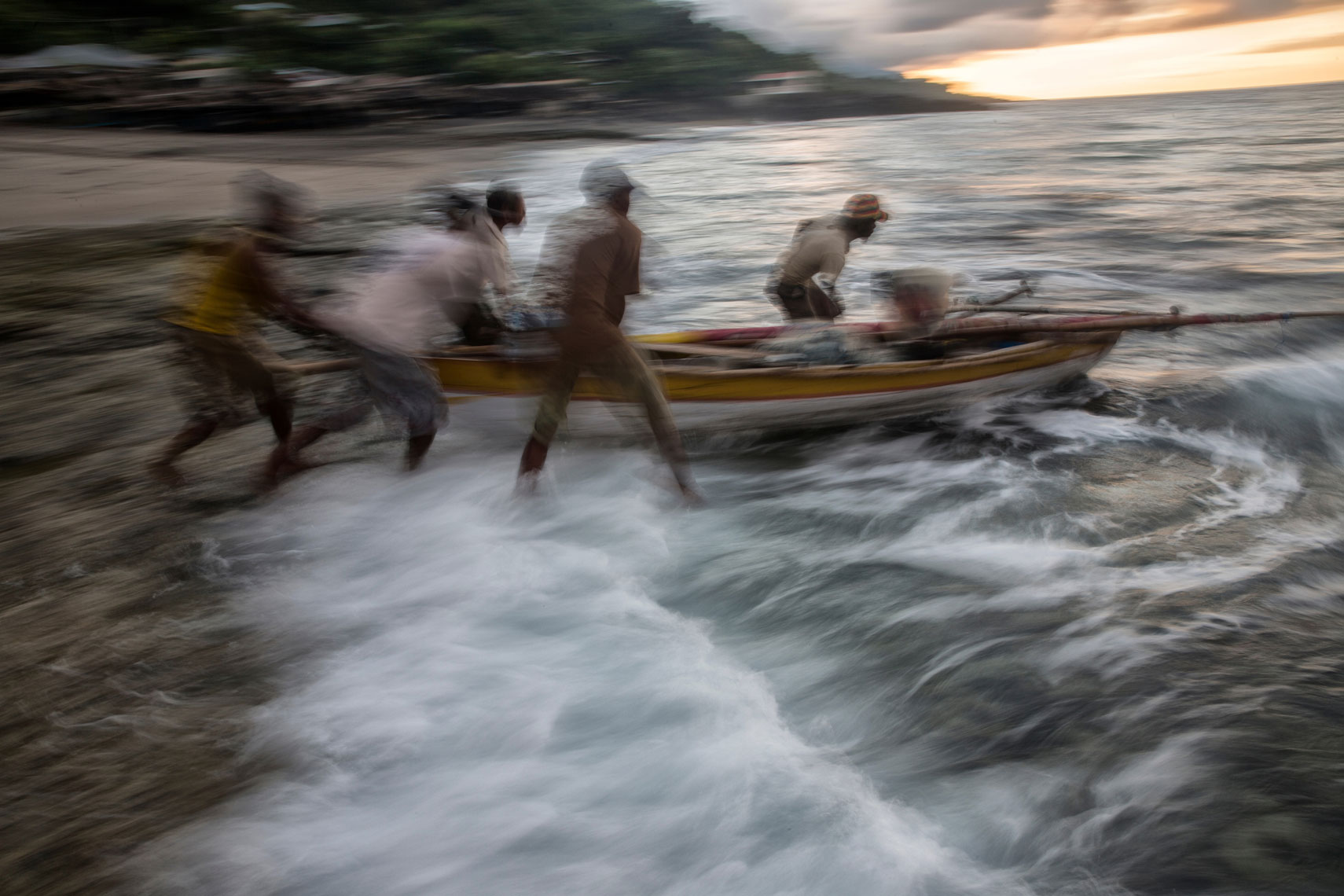 Whale-Hunters--Indonesia060